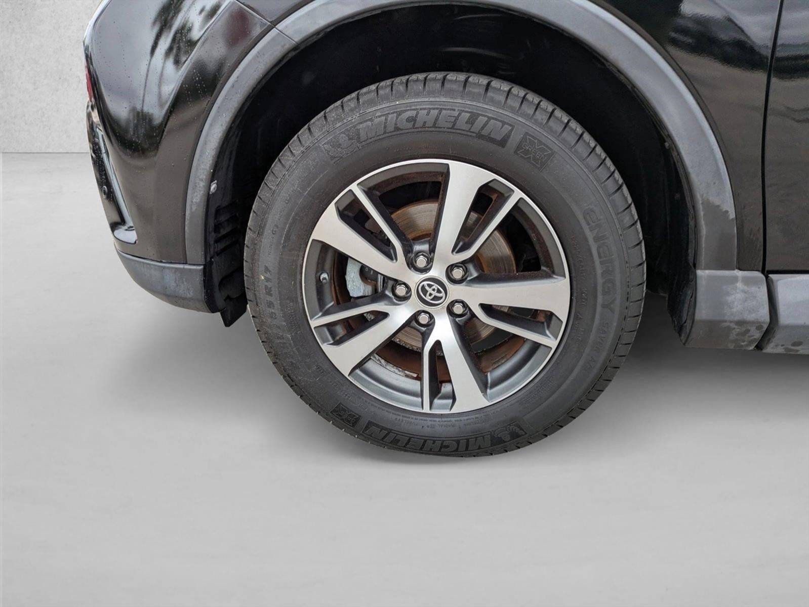 2017 Toyota RAV4 XLE FWD (GS)