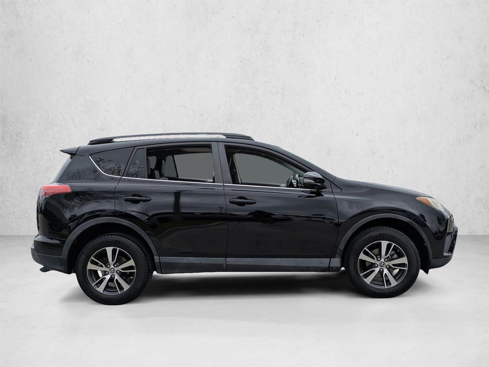 2017 Toyota RAV4 XLE FWD (GS)