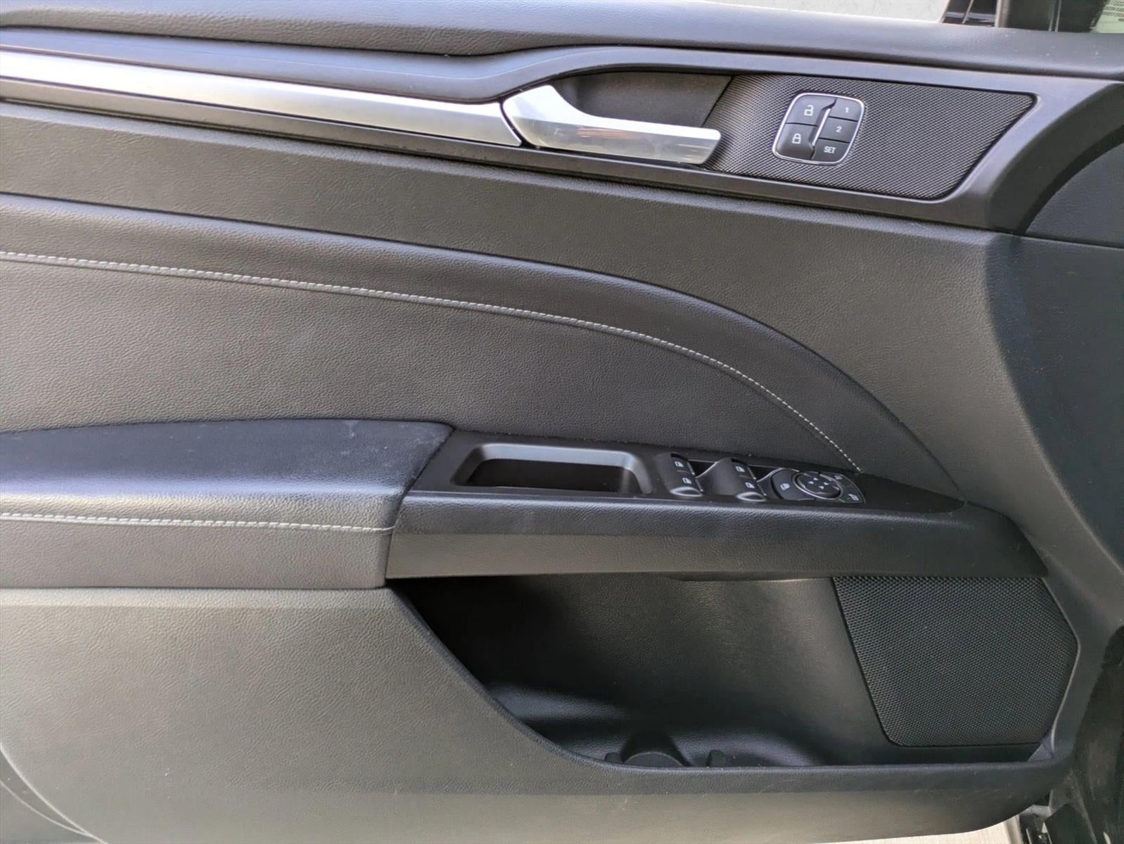 2017 Ford Fusion Titanium FWD