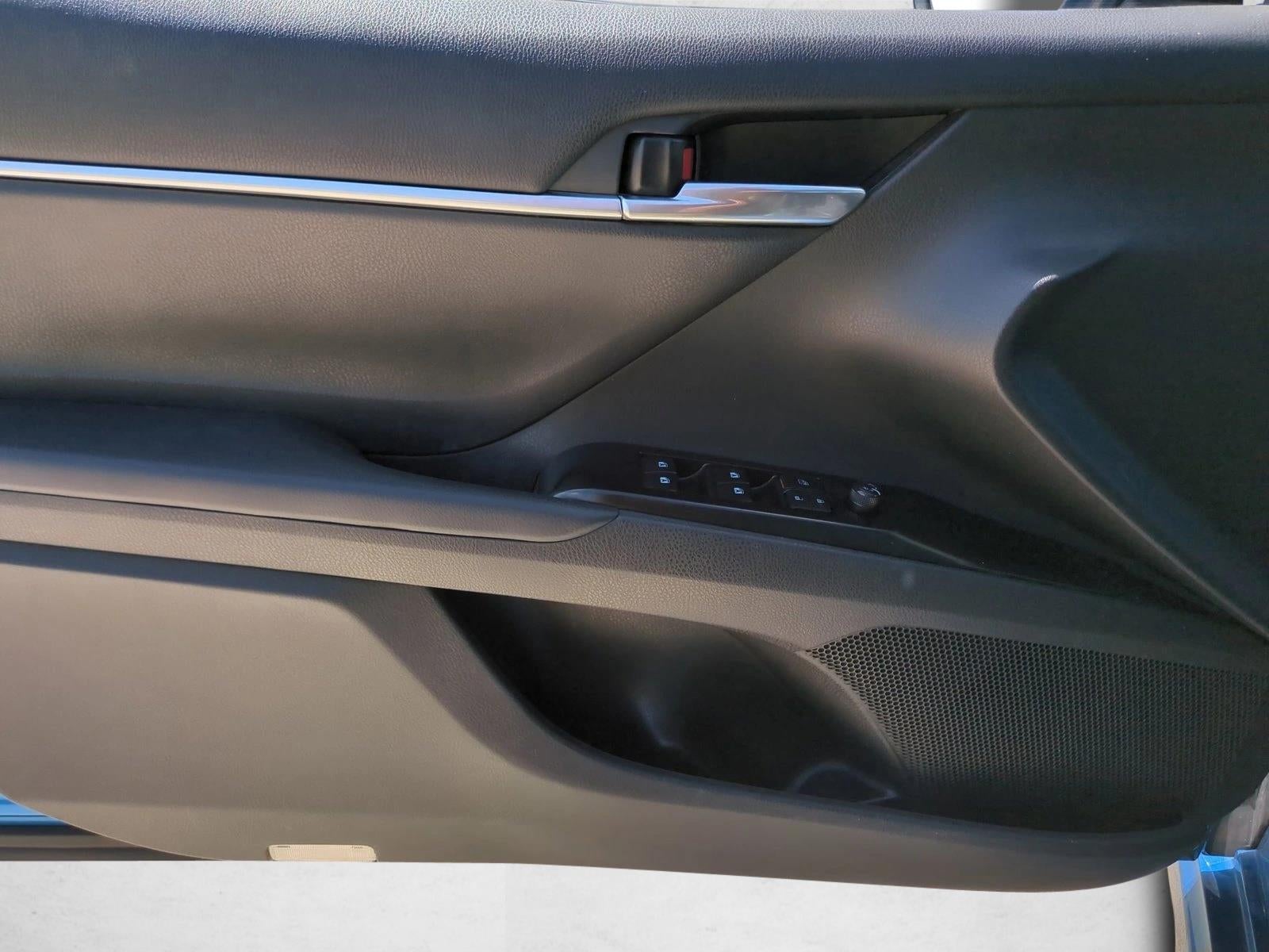 2019 Toyota Camry SE Auto (SE)