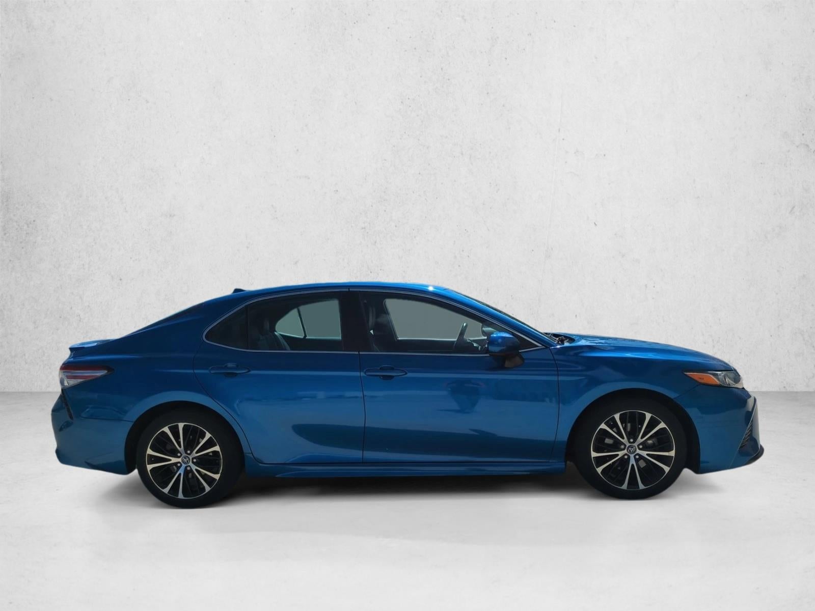 2019 Toyota Camry SE Auto (SE)