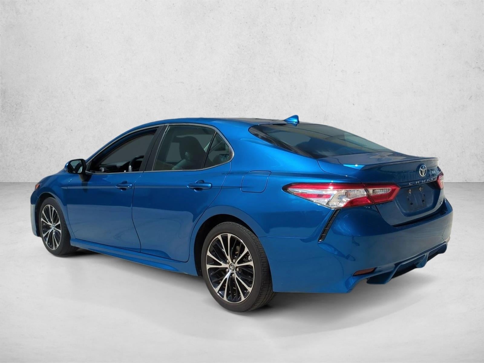 2019 Toyota Camry SE Auto (SE)