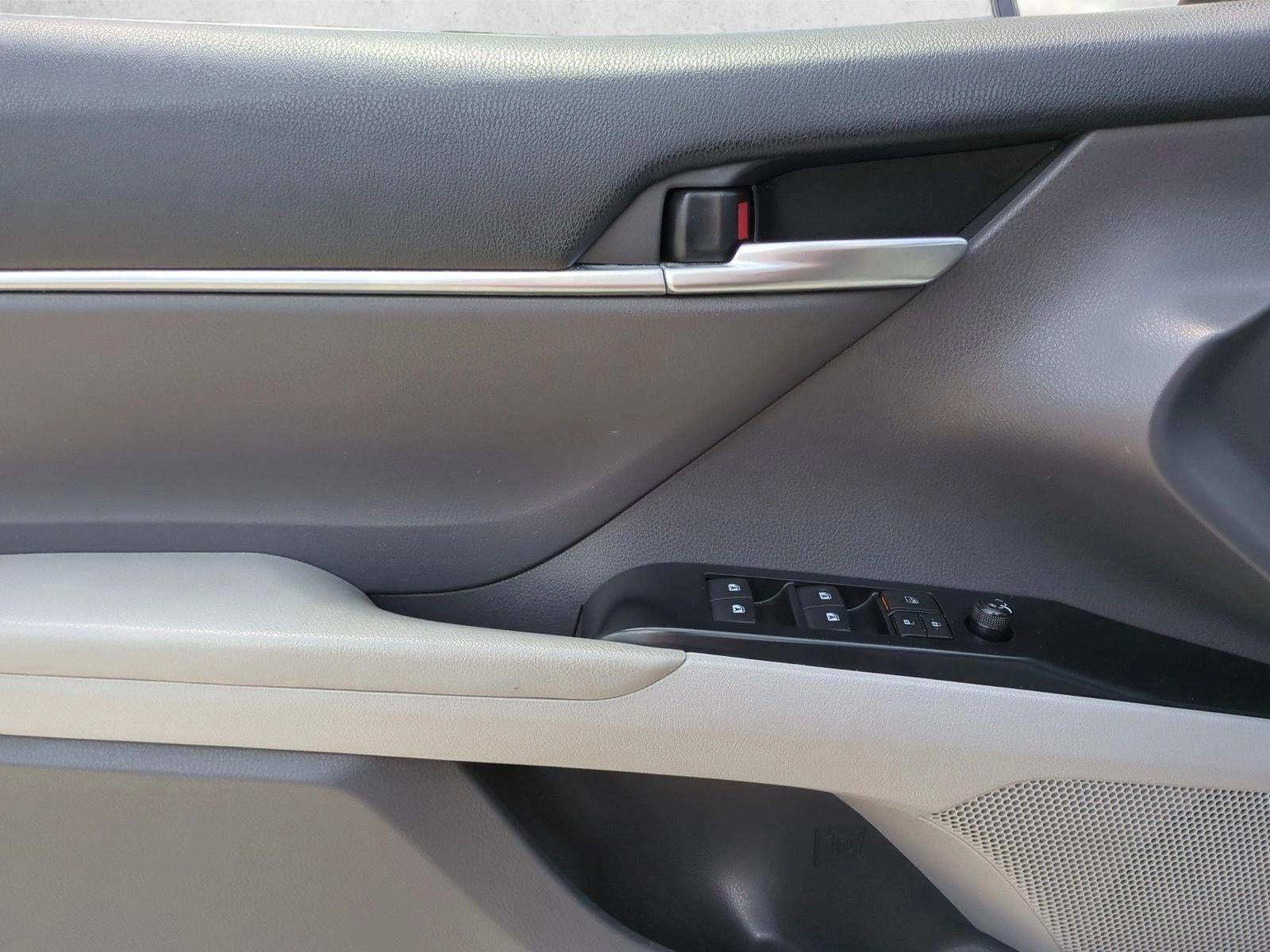 2018 Toyota Camry SE Auto (SE)