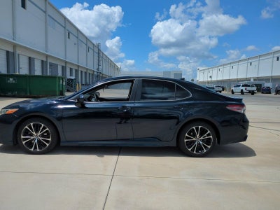 2019 Toyota Camry SE Auto (SE)