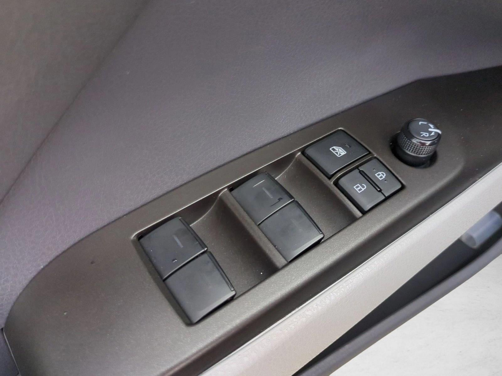 2023 Toyota Camry LE Auto (SE)