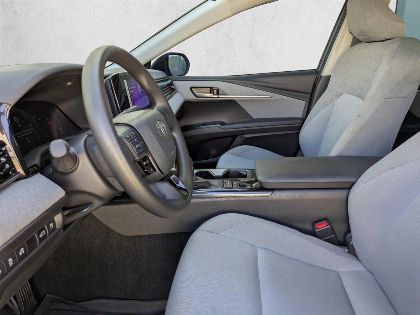 2025 Toyota Camry LE (SE)