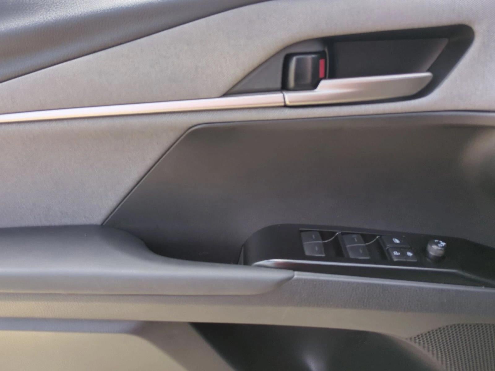 2025 Toyota Camry LE (Natl)