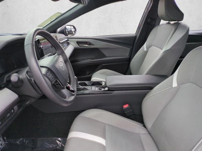 2025 Toyota Camry SE (Natl)