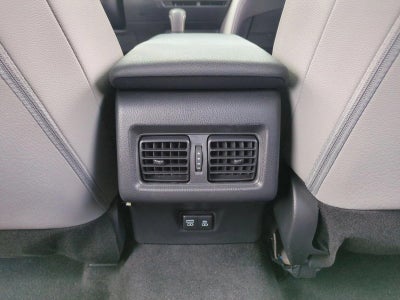 2025 Toyota Camry SE (Natl)