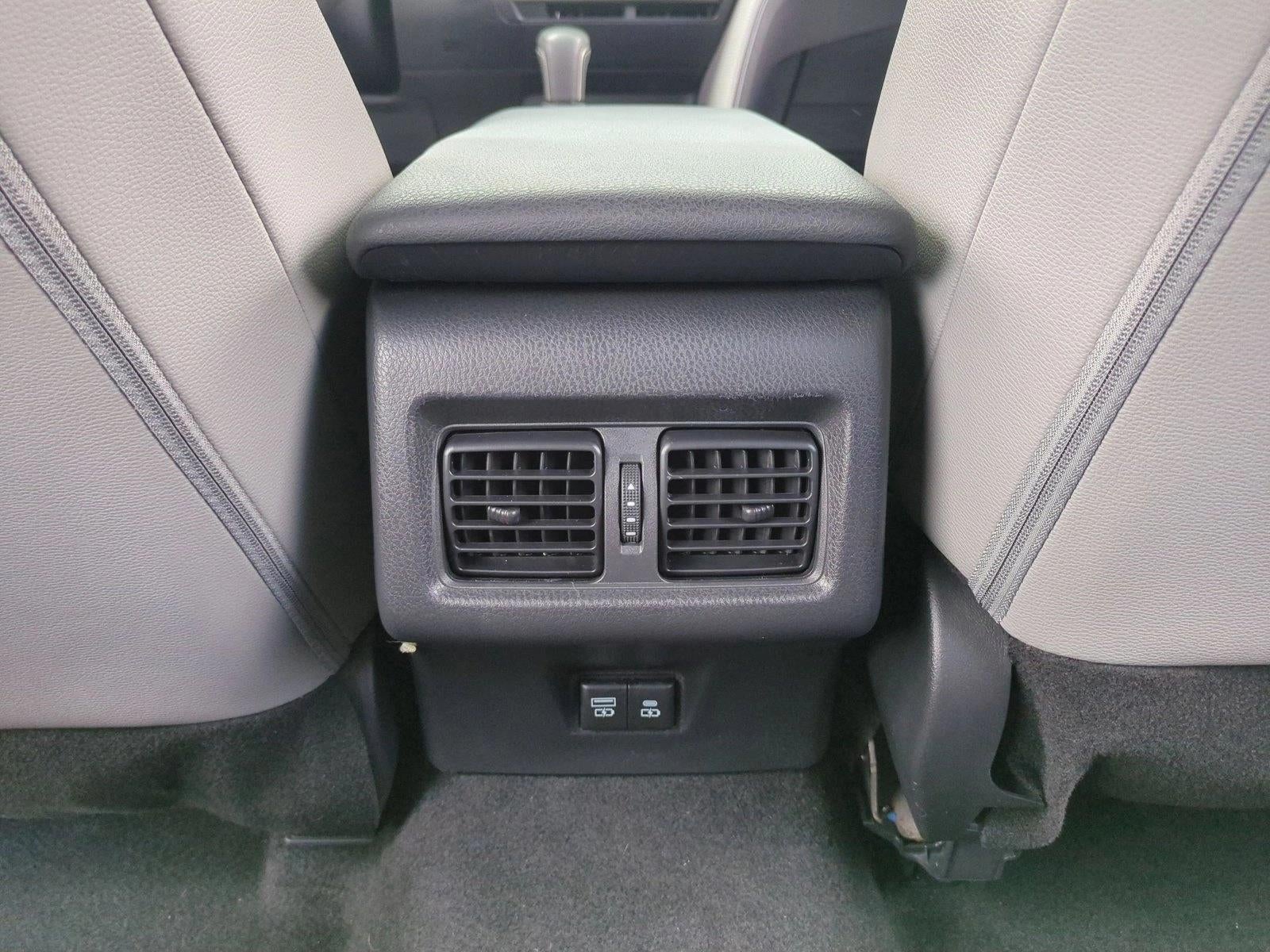 2025 Toyota Camry SE (Natl)
