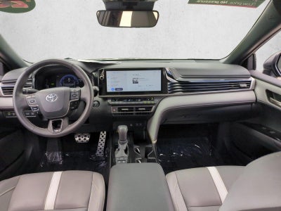 2025 Toyota Camry SE (Natl)