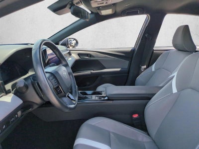 2025 Toyota Camry SE (Natl)