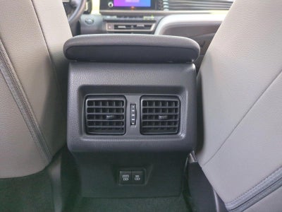 2025 Toyota Camry SE (Natl)
