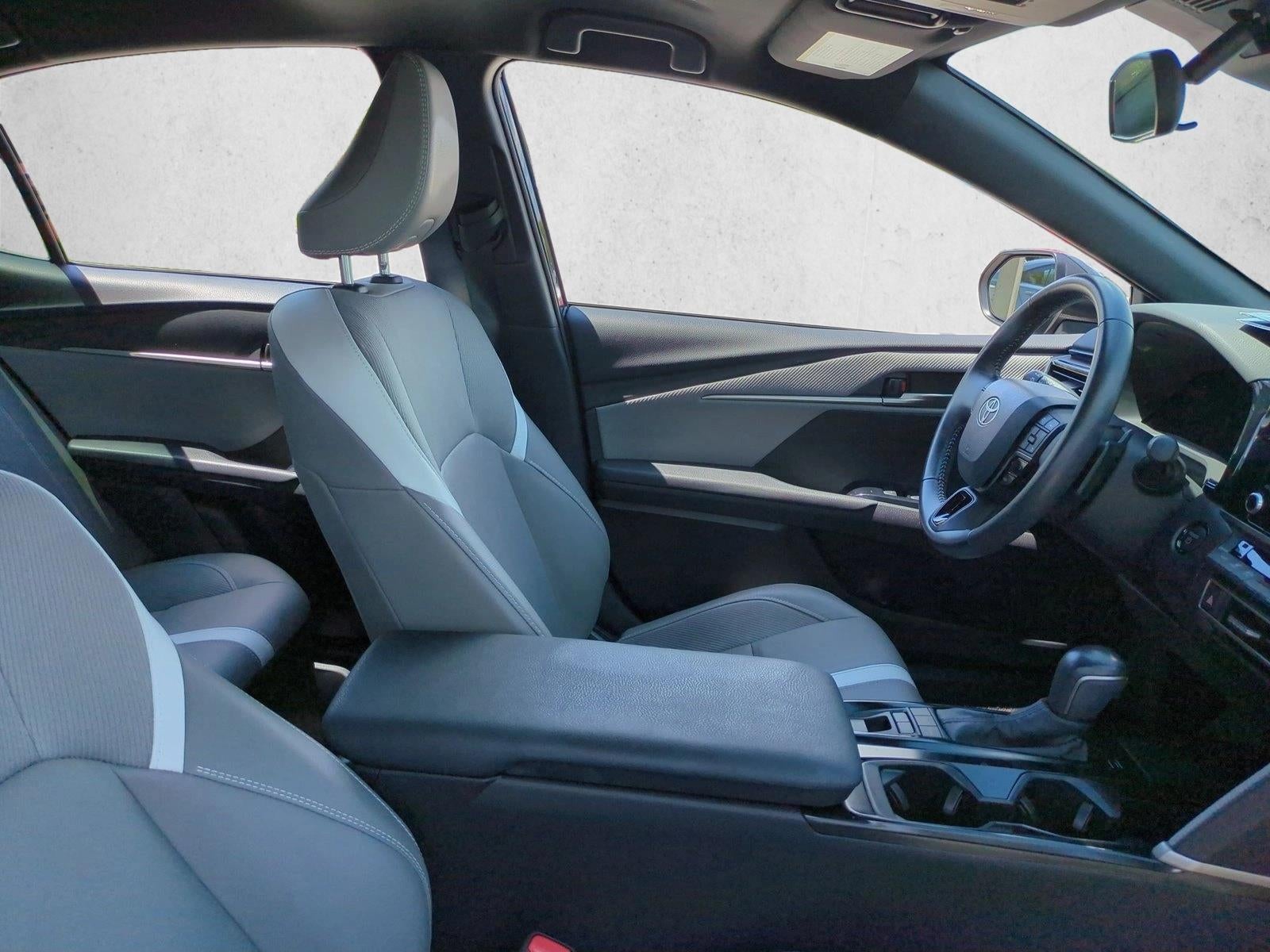 2025 Toyota Camry SE (Natl)