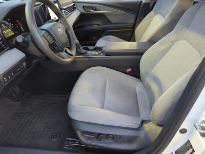 2025 Toyota Camry LE (Natl)