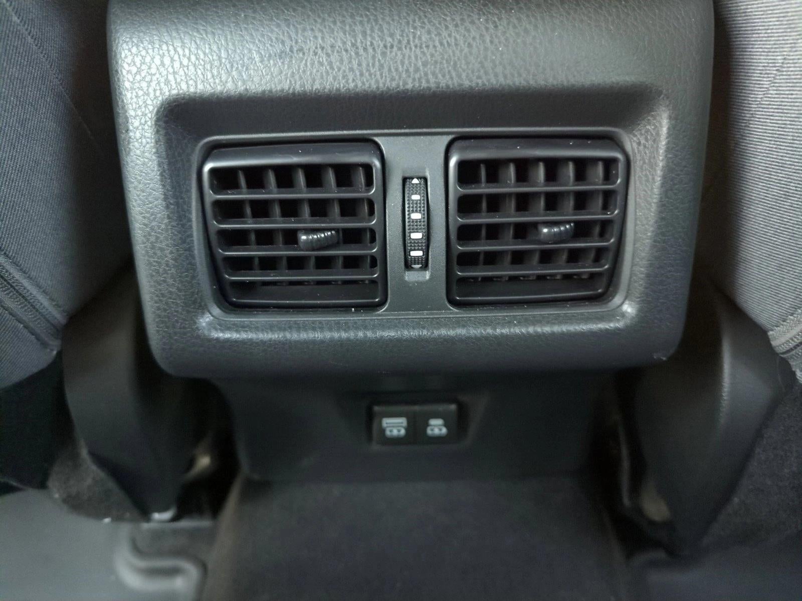 2025 Toyota Camry LE (Natl)