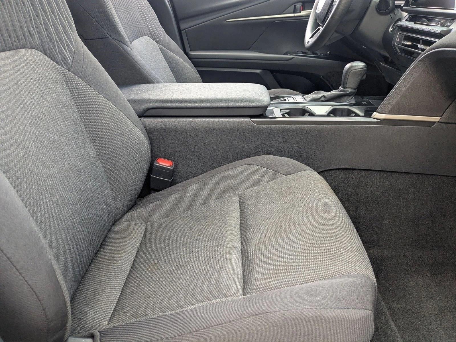 2025 Toyota Camry LE (Natl)