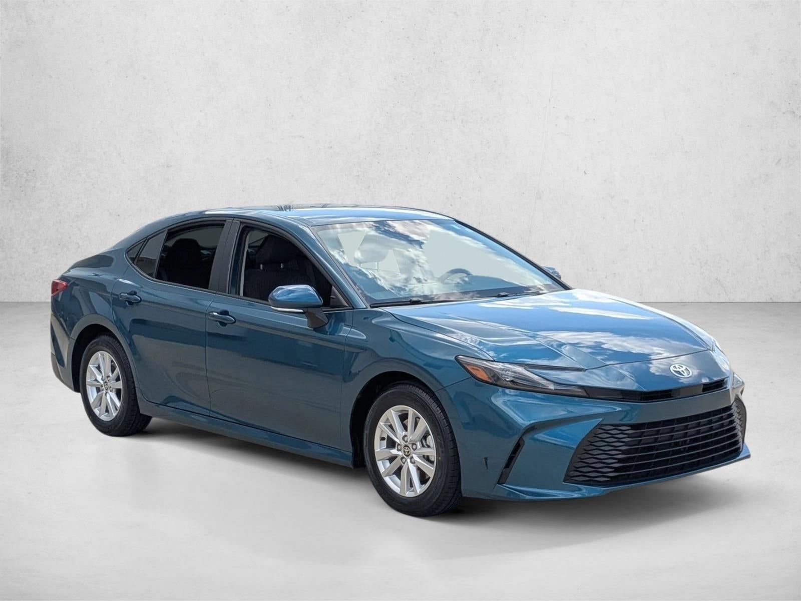 2025 Toyota Camry LE (Natl)