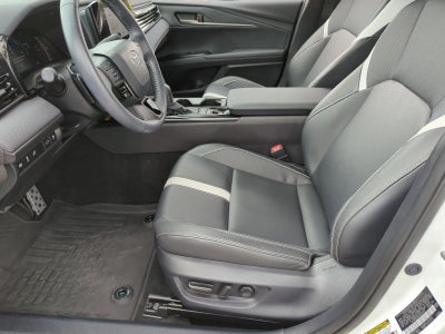 2025 Toyota Camry SE (Natl)