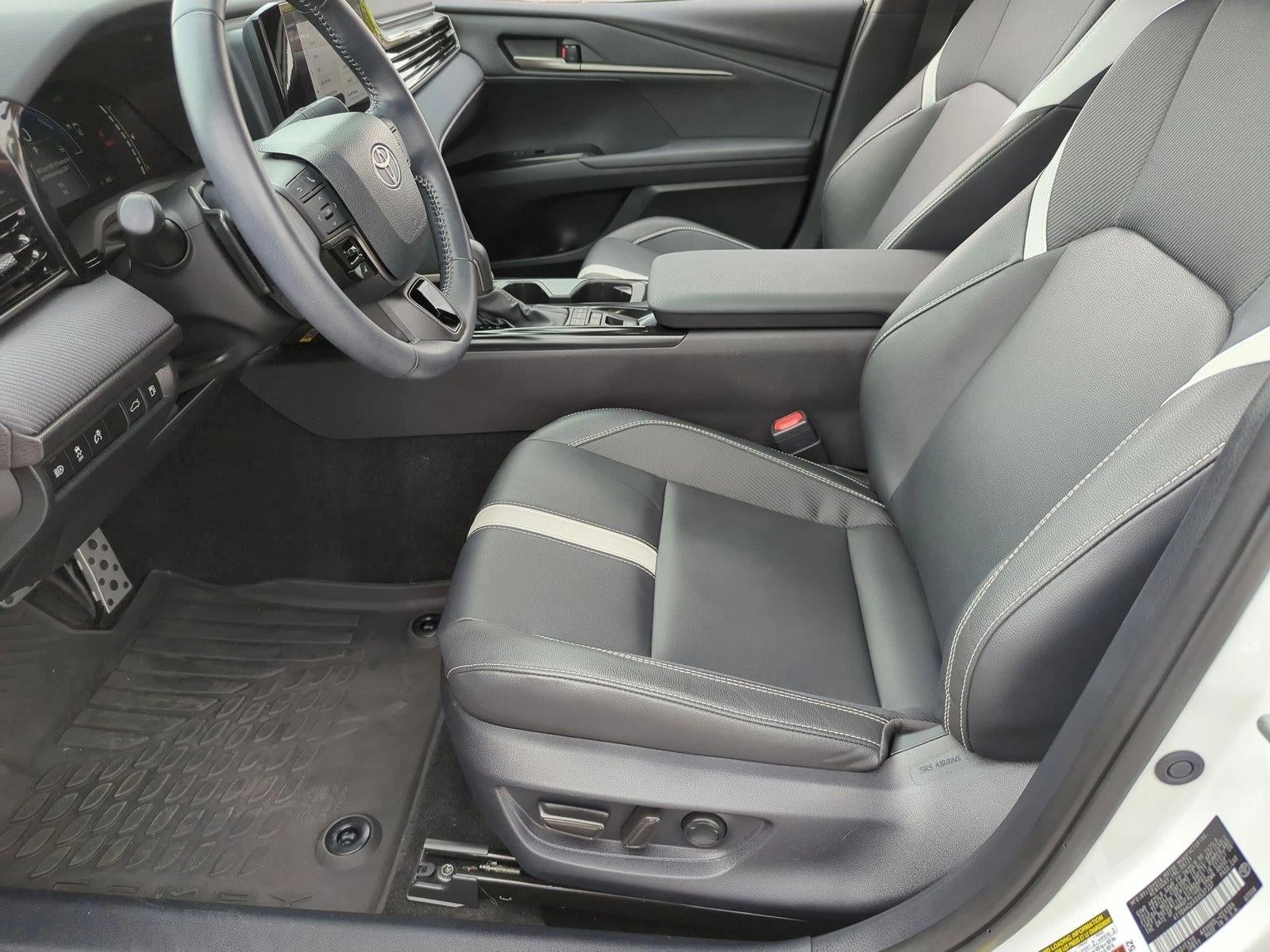 2025 Toyota Camry SE (Natl)