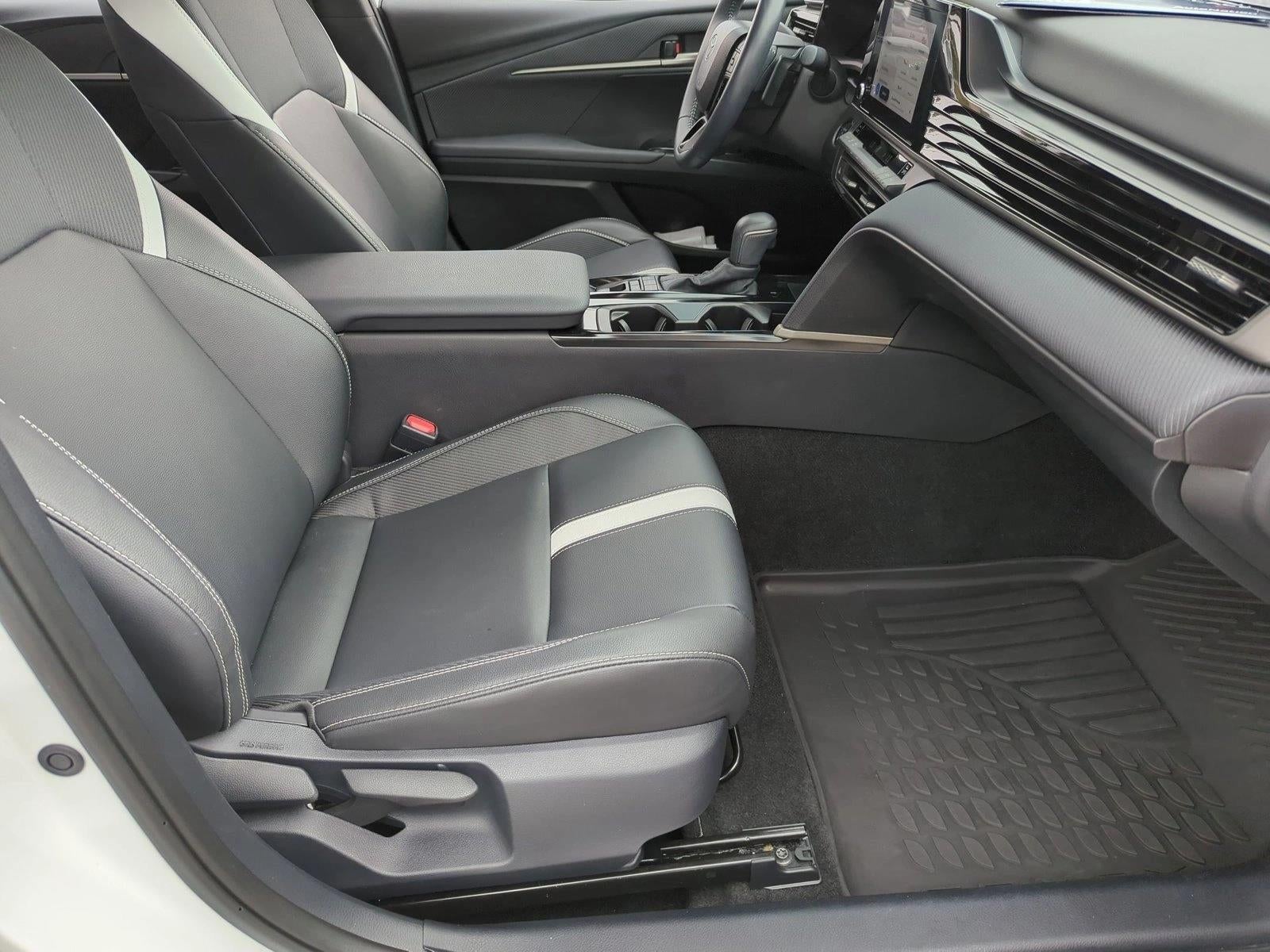 2025 Toyota Camry SE (Natl)