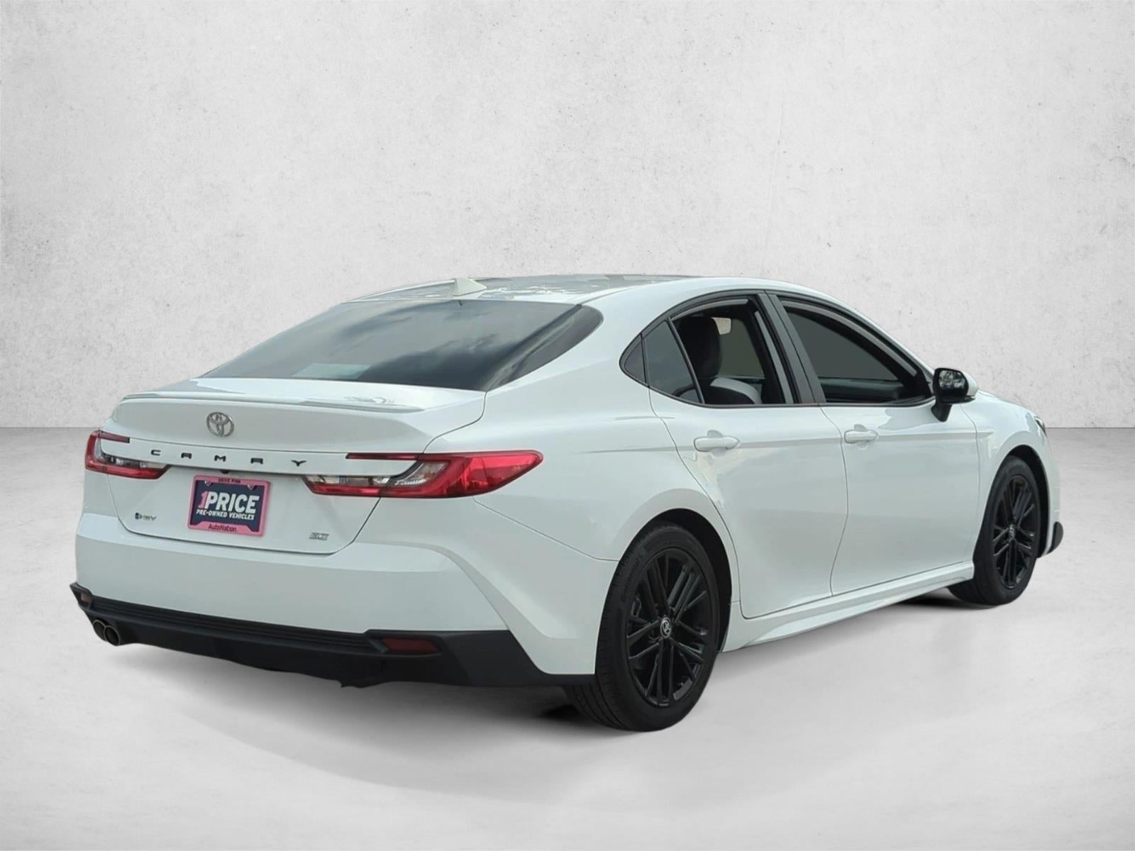 2025 Toyota Camry SE (Natl)