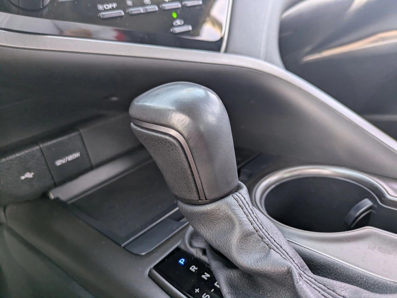 2022 Toyota Camry SE Auto (SE)