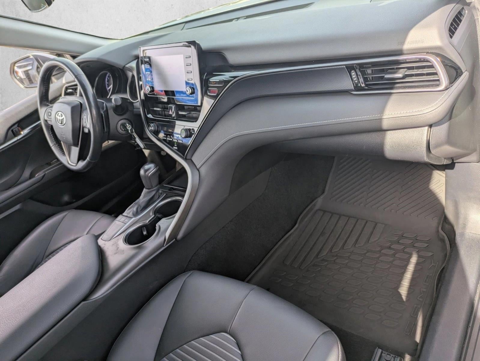 2022 Toyota Camry SE Auto (SE)