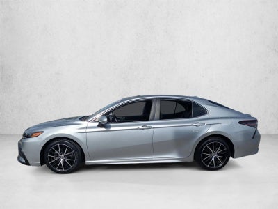 2022 Toyota Camry SE Auto (SE)