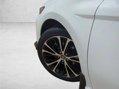 2020 Toyota Camry SE Auto (SE)