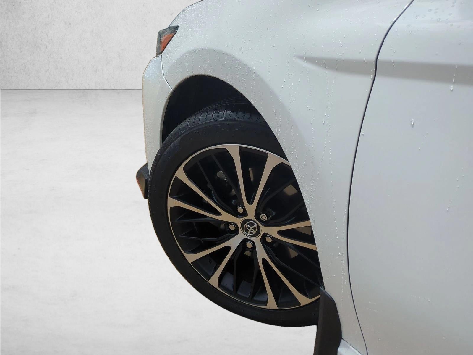 2020 Toyota Camry SE Auto (SE)