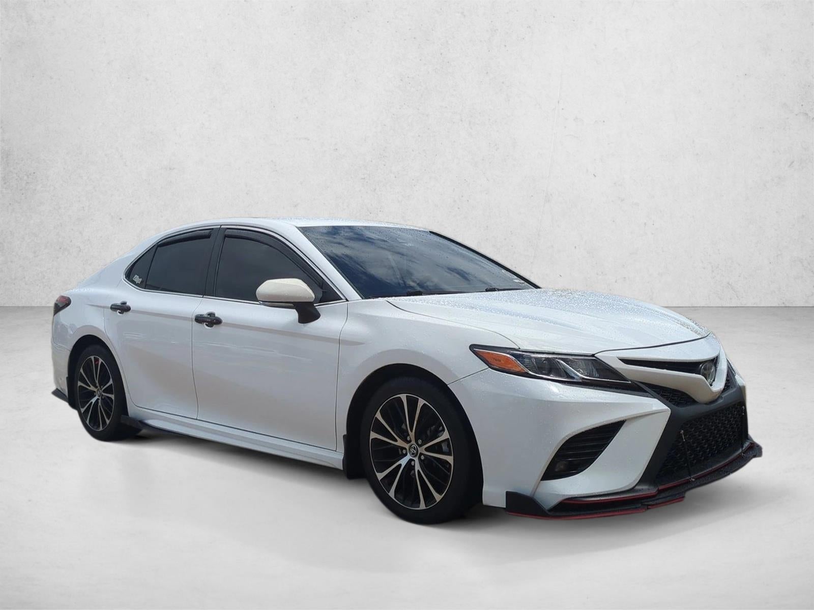 2020 Toyota Camry SE Auto (SE)