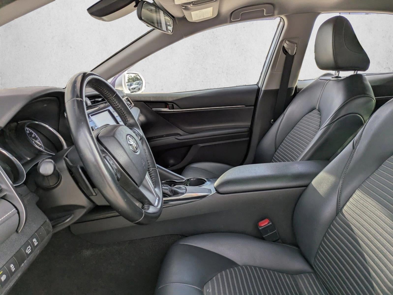 2020 Toyota Camry SE Auto (SE)