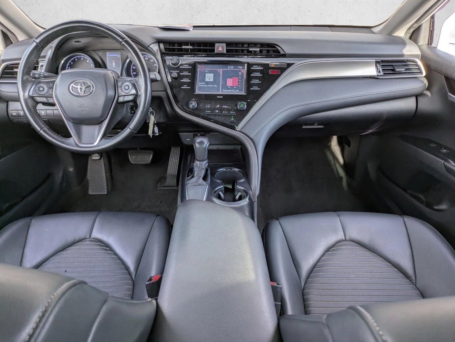 2020 Toyota Camry SE Auto (SE)