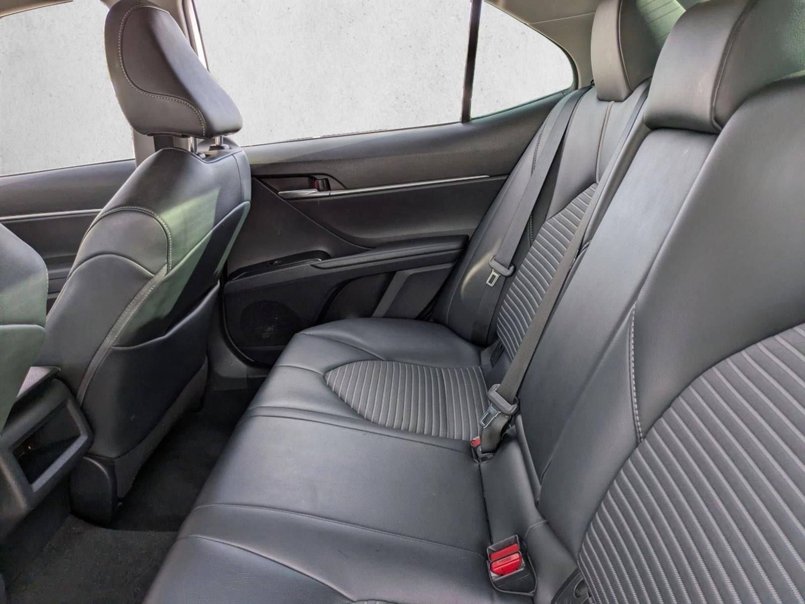 2020 Toyota Camry SE Auto (SE)