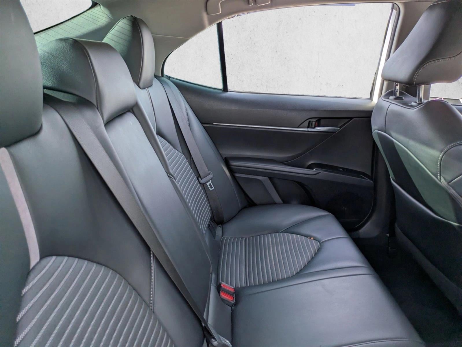 2020 Toyota Camry SE Auto (SE)