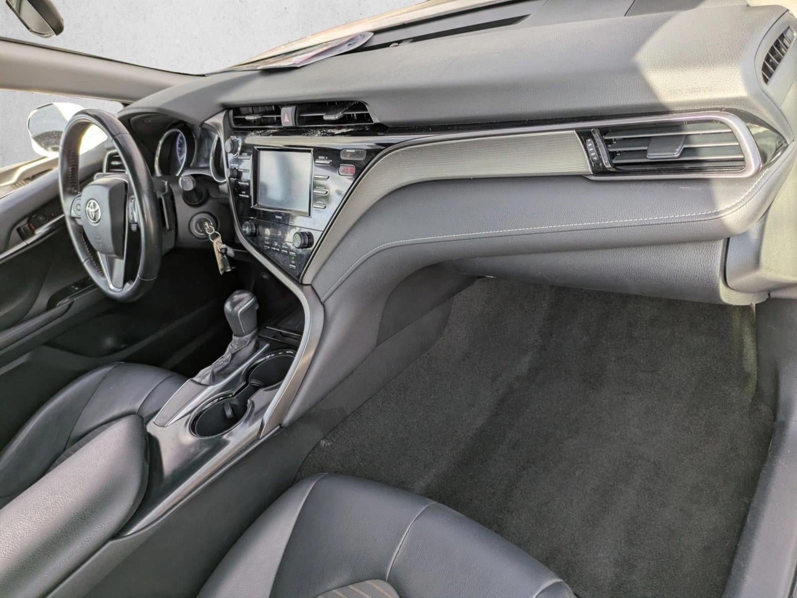 2020 Toyota Camry SE Auto (SE)