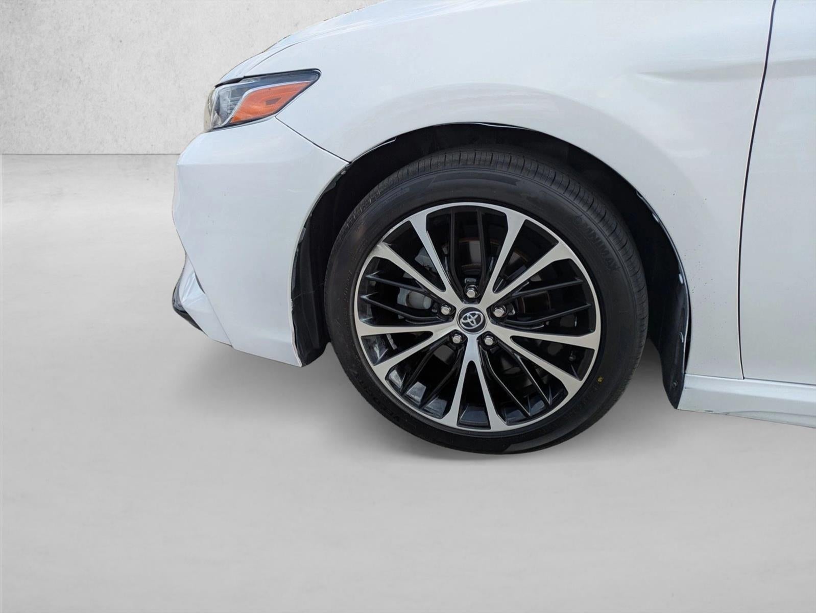 2020 Toyota Camry SE Auto (SE)