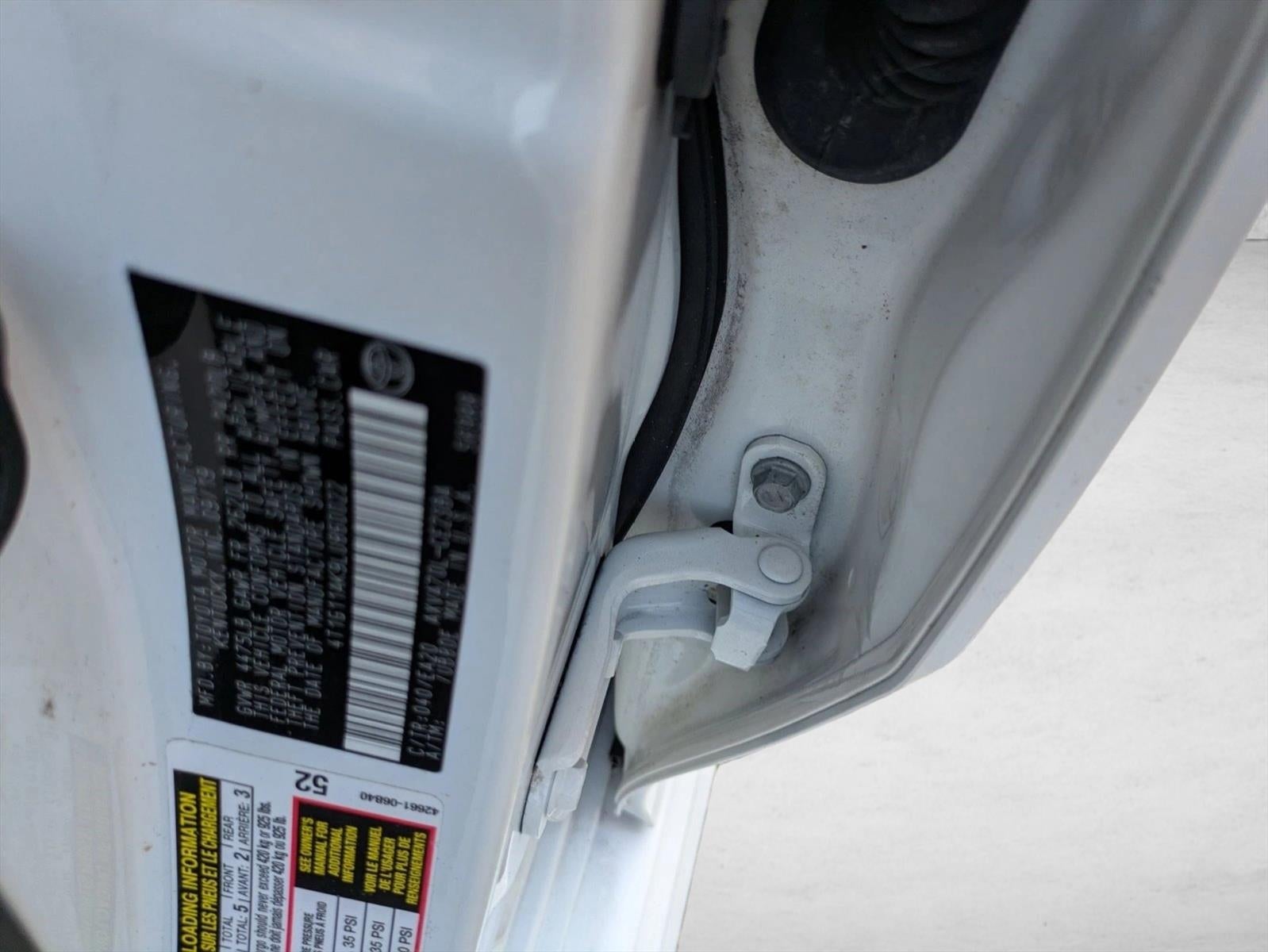 2020 Toyota Camry SE Auto (SE)