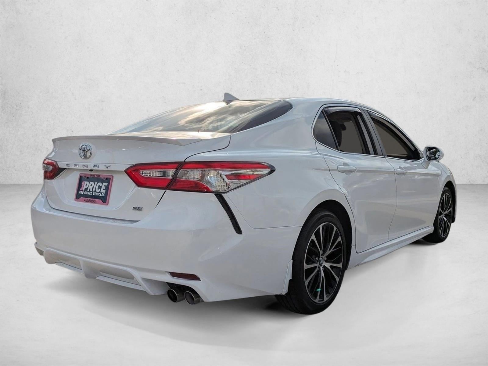 2020 Toyota Camry SE Auto (SE)