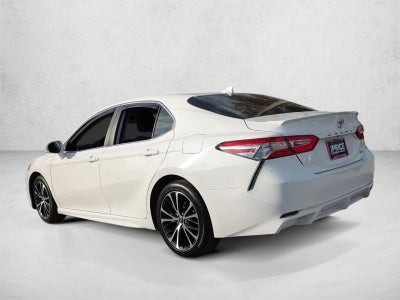2020 Toyota Camry SE Auto (SE)