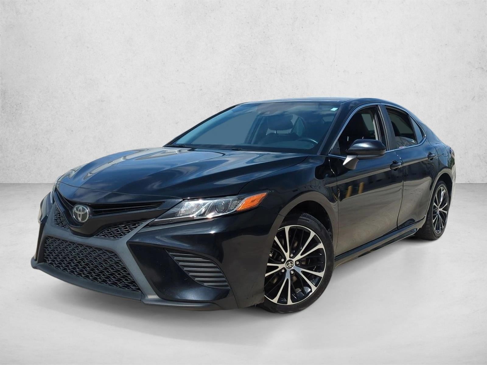 2020 Toyota Camry SE Auto (SE)