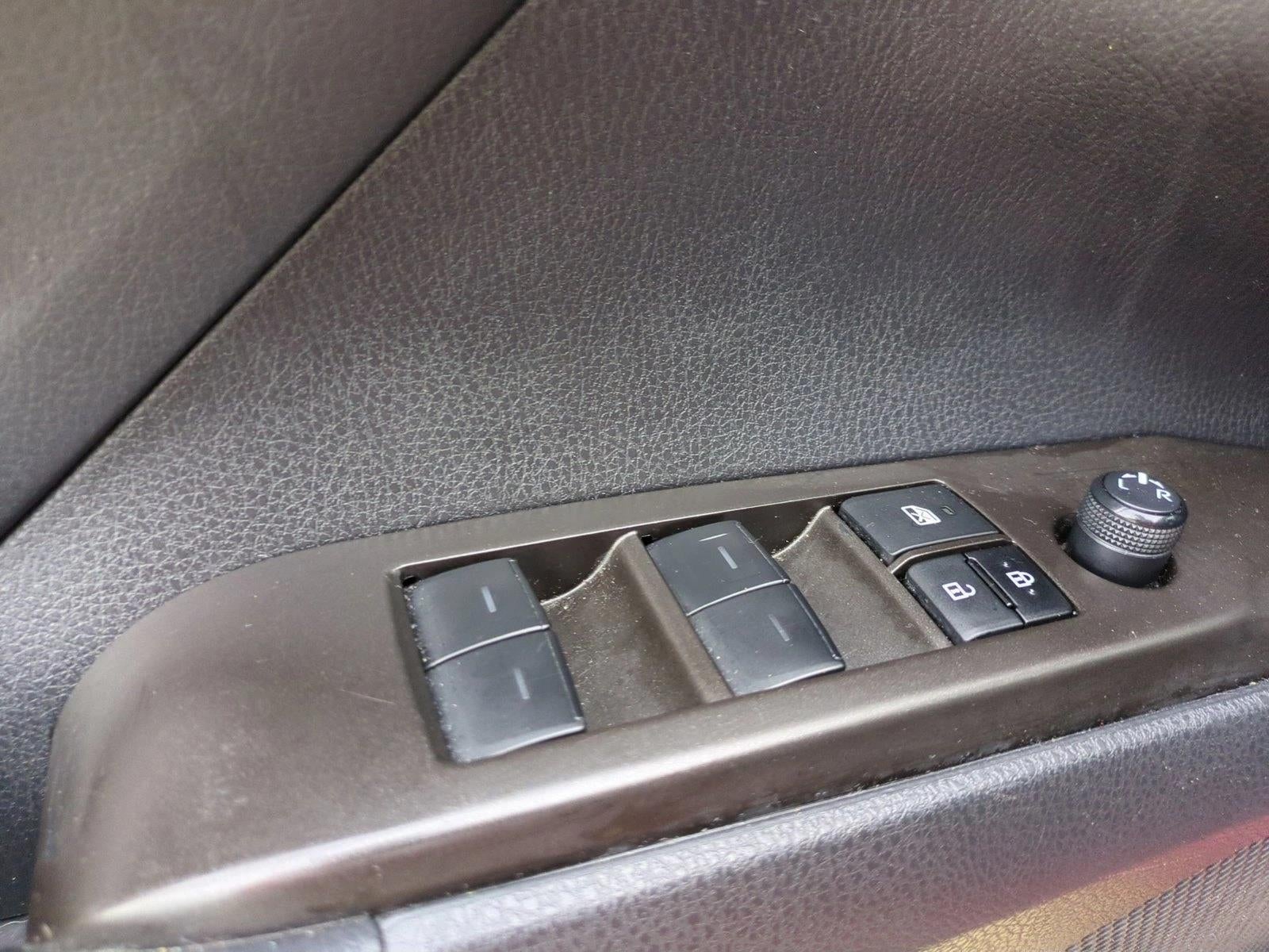 2023 Toyota Camry SE Auto (SE)