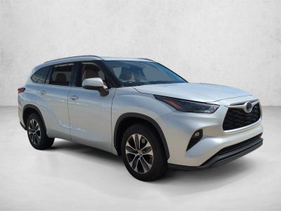 2022 Toyota Highlander XLE FWD (Natl)
