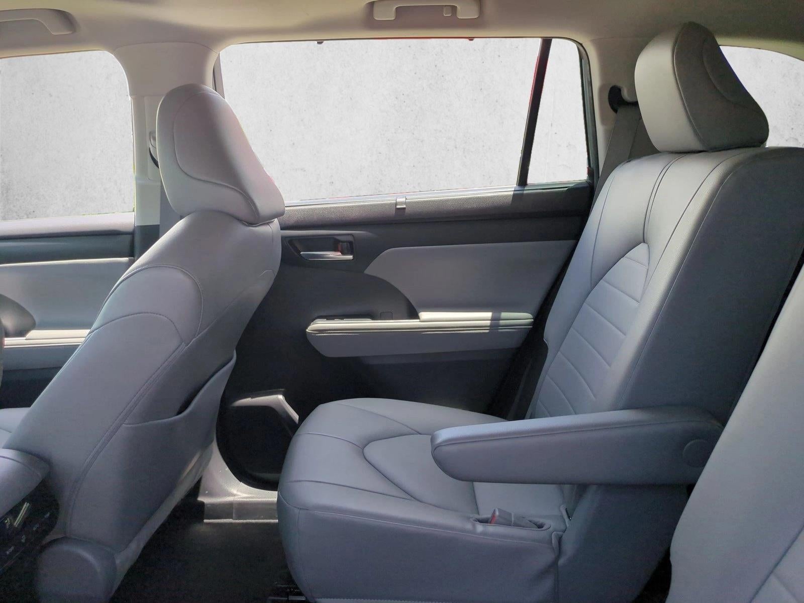 2022 Toyota Highlander XLE FWD (Natl)