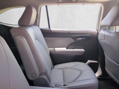 2022 Toyota Highlander XLE FWD (Natl)