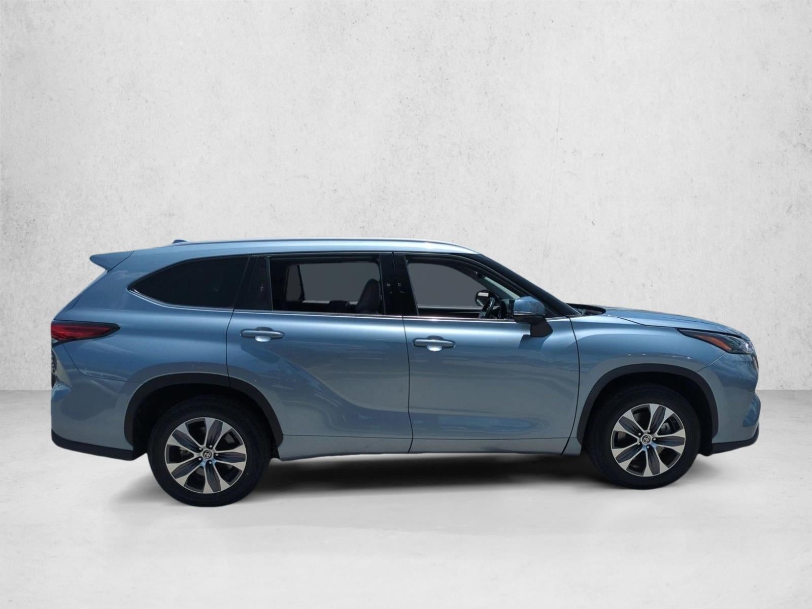 2022 Toyota Highlander XLE FWD (Natl)