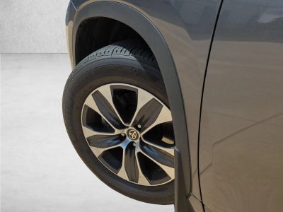2024 Toyota Highlander XLE FWD (Natl)