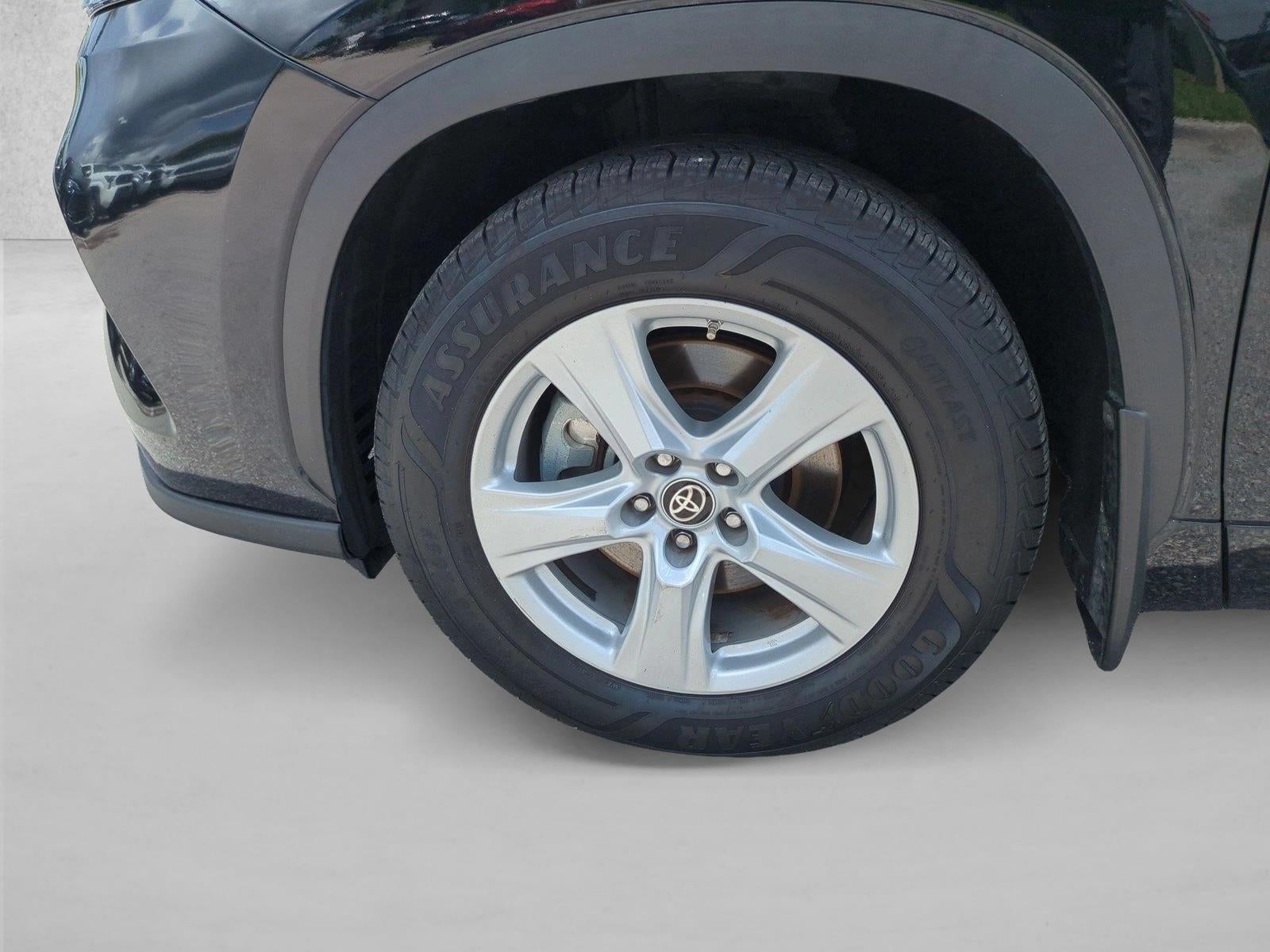 2024 Toyota Highlander LE FWD (Natl)