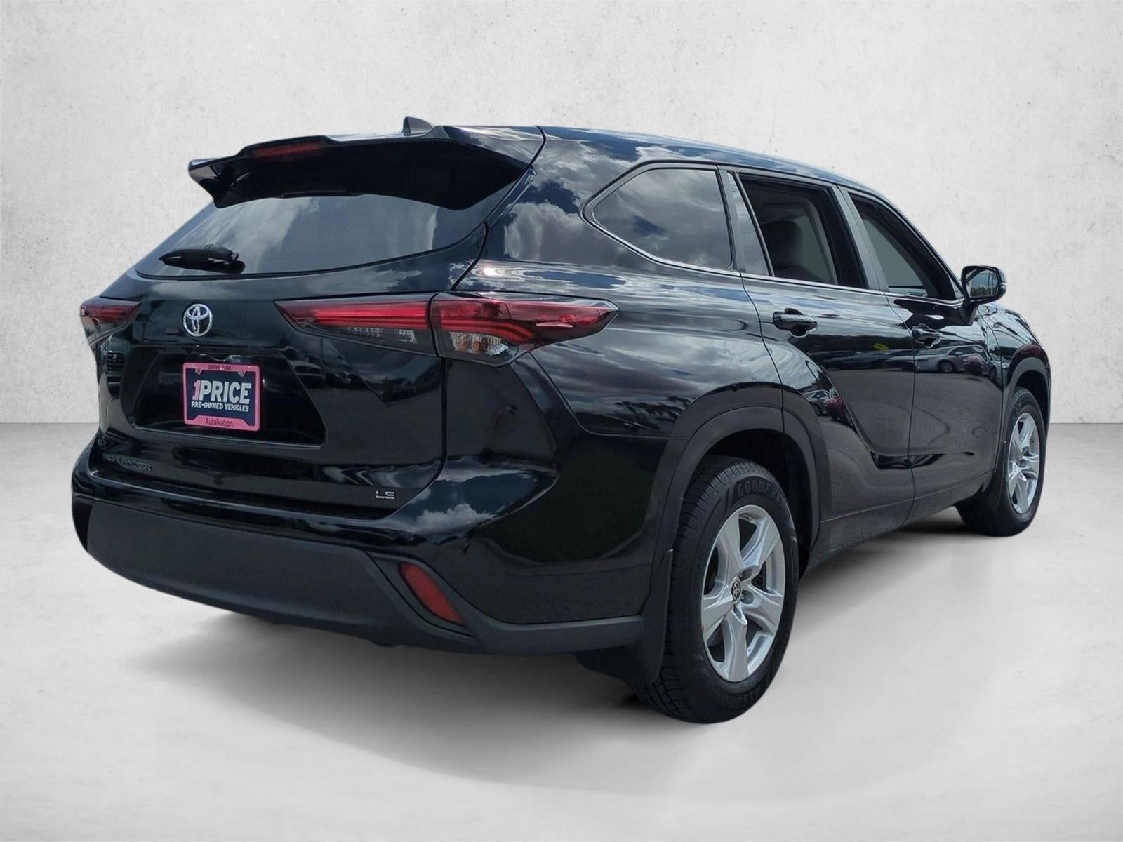2024 Toyota Highlander LE FWD (Natl)